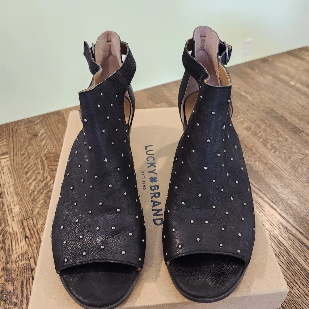 Lucky Brand Bankks Black Leather Studded Booties Open Toe Size 10 - Picture 3 of 10